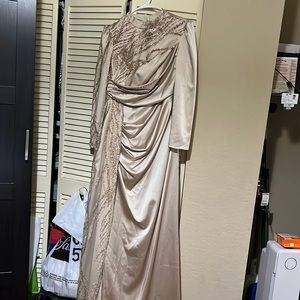 Beautiful formal gown dress . Size US 16 in woman’s . Never worn .